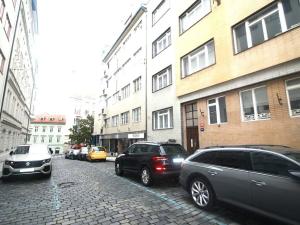 Pronájem bytu 1+kk, Praha - Nové Město, Na zbořenci, 37 m2