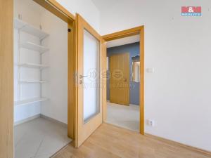 Pronájem bytu 2+kk, Praha - Hloubětín, Nademlejnská, 49 m2