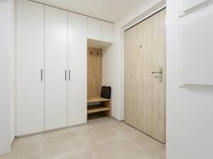 Pronájem bytu 2+kk, Praha - Hloubětín, Sobí, 54 m2