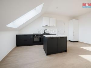 Prodej bytu 2+kk, Řevničov, Karlovarská, 74 m2