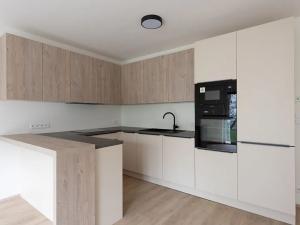 Pronájem bytu 2+kk, Praha - Háje, Sochorcova, 82 m2