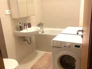 Pronájem bytu 2+kk, Praha - Hloubětín, Saarinenova, 58 m2