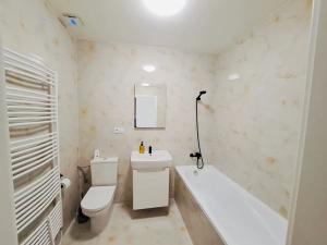 Pronájem bytu 1+kk, Praha - Podolí, Sinkulova, 31 m2