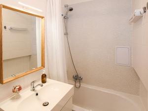 Pronájem bytu 1+kk, Praha - Vinohrady, Šrobárova, 28 m2