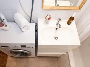 Pronájem bytu 1+kk, Praha - Vinohrady, Šrobárova, 28 m2
