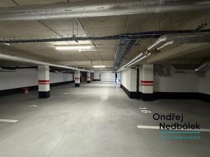 Pronájem garážového stání, Zlín, Kvítková, 15 m2