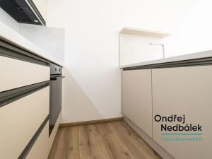 Pronájem bytu 1+kk, Zlín, Kvítková, 33 m2
