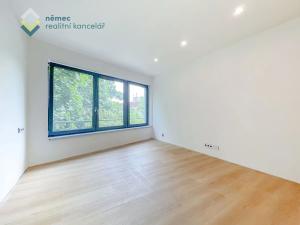 Prodej bytu 2+kk, Praha - Kobylisy, Klapkova, 86 m2