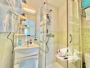 Prodej bytu 4+kk, Manilva, Španělsko, 81 m2