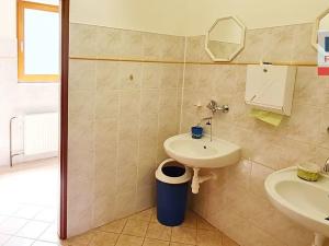 Pronájem skladu, Provodín, 720 m2