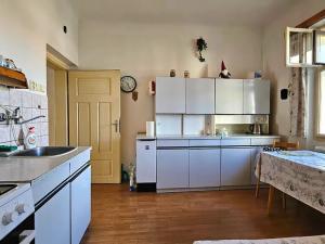 Prodej rodinného domu, Velké Popovice, Husova, 161 m2