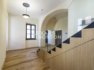 Pronájem kanceláře, Praha - Hradčany, Kanovnická, 812 m2