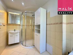 Prodej bytu 4+kk, Ostrov, Májová, 63 m2