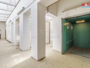Prodej výrobních prostor, Karlovy Vary - Doubí, Studentská, 1923 m2