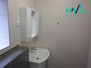 Pronájem bytu 1+1, Karlovy Vary, Jáchymovská, 46 m2