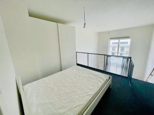 Pronájem bytu 2+kk, Praha - Libeň, Novovysočanská, 38 m2