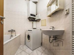 Prodej bytu 2+kk, Praha - Hlubočepy, Högerova, 48 m2