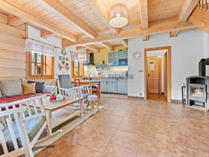 Prodej chalupy, Velké Karlovice, 180 m2
