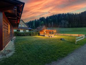 Prodej chalupy, Velké Karlovice, 180 m2