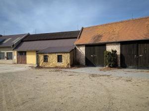 Prodej výrobních prostor, Branišovice, 2418 m2