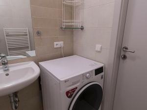 Pronájem bytu 2+kk, Praha - Smíchov, Štefánikova, 55 m2