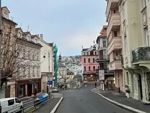 Prodej bytu 2+kk, Karlovy Vary, Zámecký vrch, 42 m2