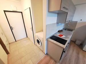 Pronájem bytu 1+kk, Praha - Radotín, Vrážská, 28 m2