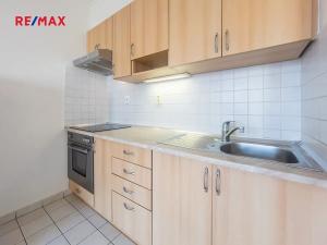 Pronájem bytu 1+kk, Praha - Horní Měcholupy, Padovská, 32 m2