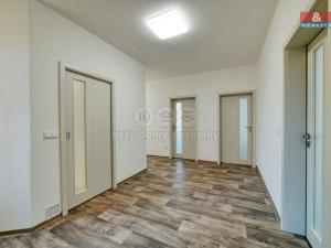 Prodej bytu 4+1, Cheb, Májová, 121 m2