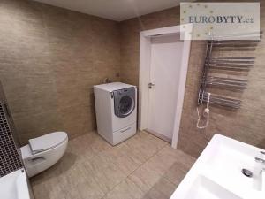 Prodej bytu 2+kk, Praha - Vršovice, Vršovická, 76 m2