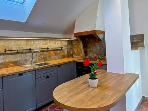 Pronájem bytu 4+kk, Praha - Nové Město, Na výtoni, 86 m2