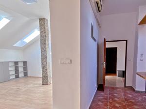 Pronájem bytu 4+kk, Praha - Nové Město, Na výtoni, 86 m2