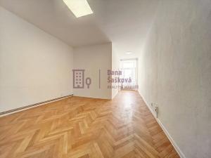 Pronájem bytu 2+1, Jindřichův Hradec, nám. Míru, 50 m2