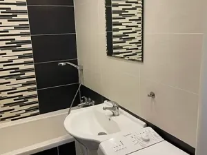 Pronájem bytu 2+kk, Praha - Kobylisy, Famfulíkova, 44 m2