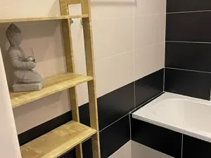 Pronájem bytu 2+kk, Praha - Kobylisy, Famfulíkova, 44 m2