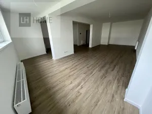 Prodej obchodního prostoru, Karlovy Vary, 72 m2