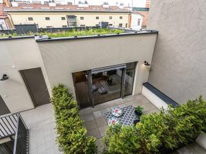 Pronájem bytu 1+1, Praha - Smíchov, Na Valentince, 50 m2