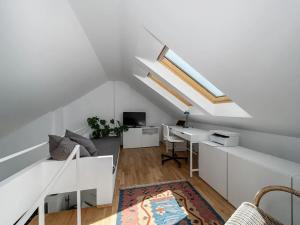 Pronájem bytu 3+1, Praha - Holešovice, Kamenická, 100 m2