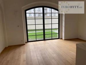 Pronájem bytu 1+kk, Praha - Vršovice, Bartoškova, 28 m2