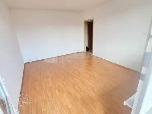 Pronájem bytu 1+kk, Praha - Prosek, Veltruská, 36 m2
