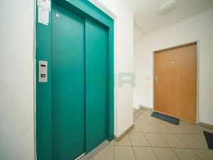 Pronájem bytu 1+kk, Praha - Horní Měcholupy, Padovská, 41 m2