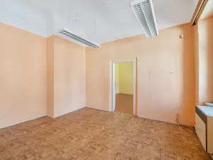 Prodej kanceláře, Hradec Králové, Tomkova, 1600 m2