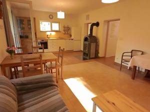 Prodej rodinného domu, Dolní Břežany, U Lesa, 160 m2