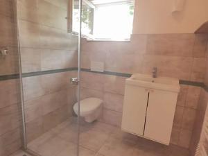 Prodej rodinného domu, Dolní Břežany, U Lesa, 160 m2