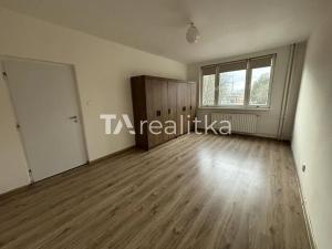 Pronájem bytu 2+kk, Karviná, Divišova, 37 m2