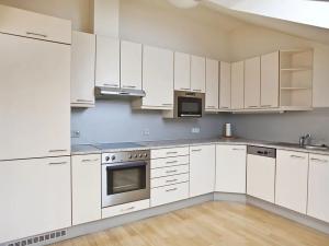 Pronájem bytu 3+1, Praha - Smíchov, Štefánikova, 128 m2