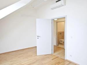 Pronájem bytu 3+1, Praha - Smíchov, Štefánikova, 128 m2