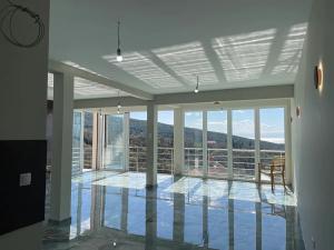Prodej bytu 2+kk, Kruče, Černá Hora, 89 m2