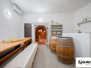 Prodej vinného sklepa, Velké Bílovice, 72 m2