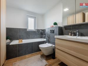 Prodej rodinného domu, Karlovy Vary - Bohatice, Na Stezce, 182 m2